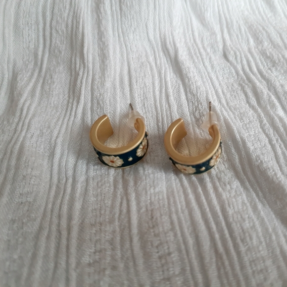 Japanese Floral Earrings - Picture 4 of 4